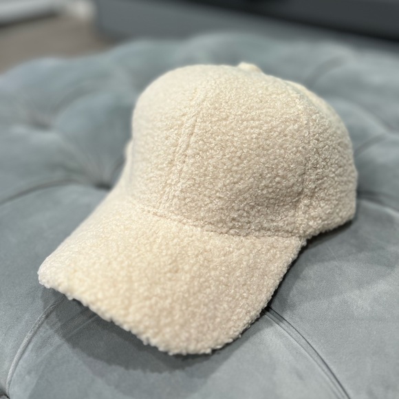 Accessories - Fuzzy fur winter hat